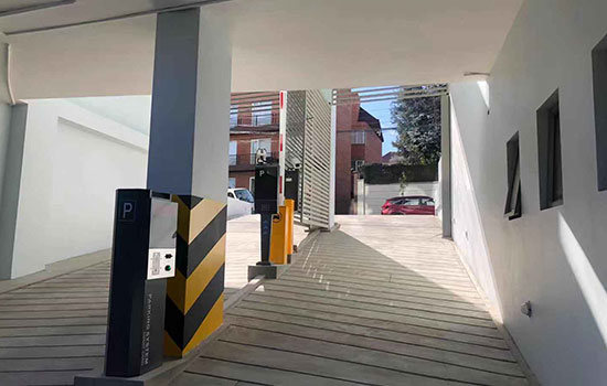 QIGONG-manless-parking-system-include--parking-ticket-box-LPR-and-boom-barrier-gate